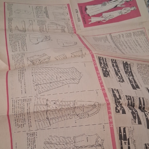1975 Fancy Dress Pattern - Picture 3 of 4
